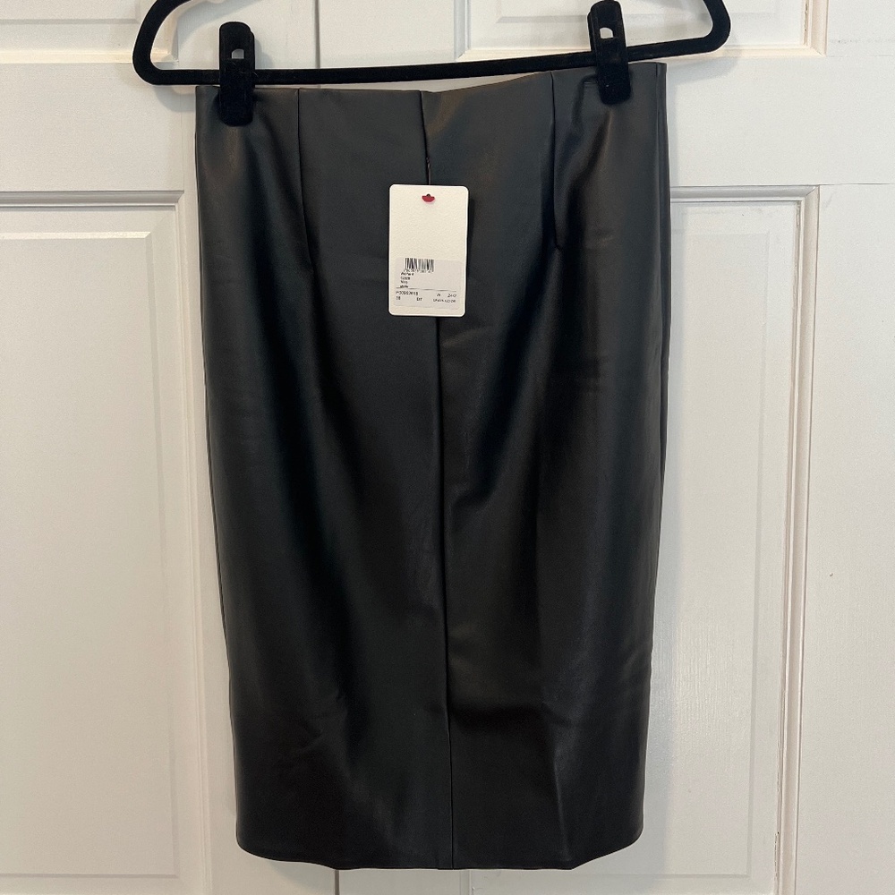 NWT - size 8 Woolford faux leather pencil skirt